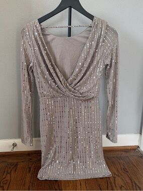 Crystal Sky Elegant Silver Sequin Long Sleeve Mini Dress Open-Back V-Neck NWOT